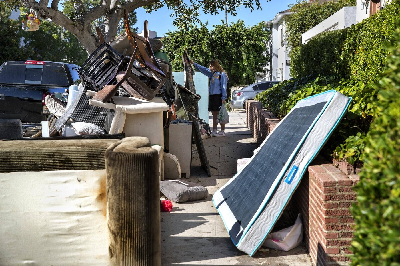 Solving The Mass Discard Problem on College Campuses