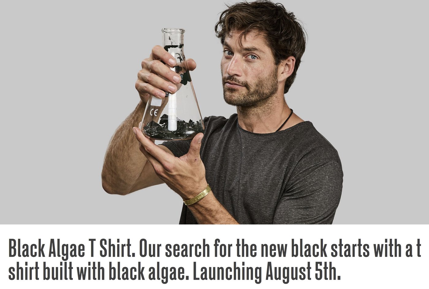 It's Time For a T-Shirt Made From Black Algae That Eats Carbon Dioxide
