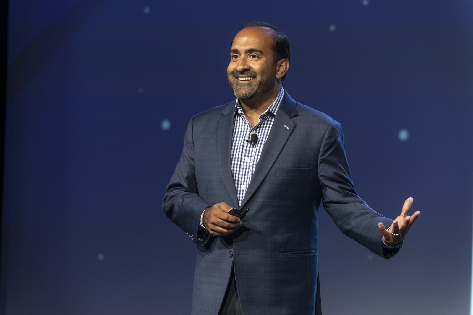 Rohit Bhargava delivering a keynote on stage