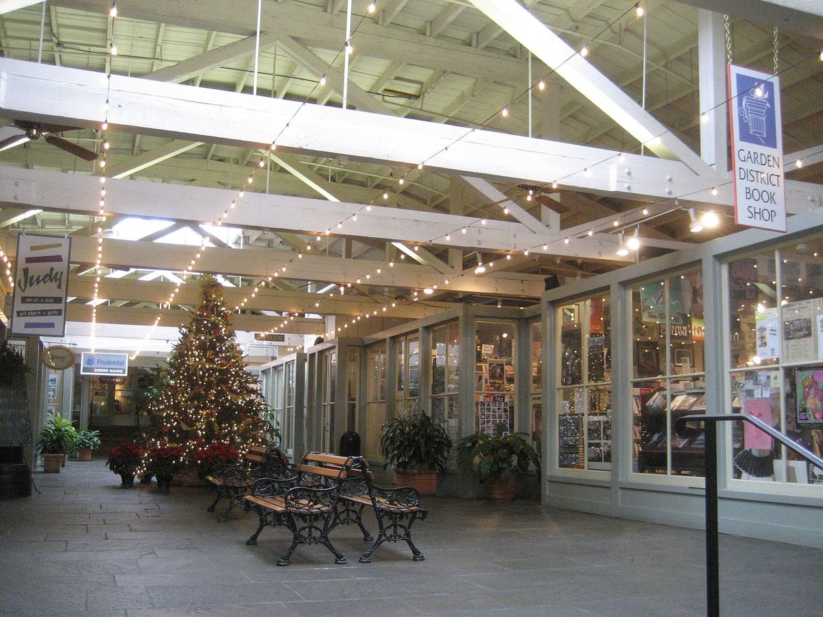 Garden District Book Shop